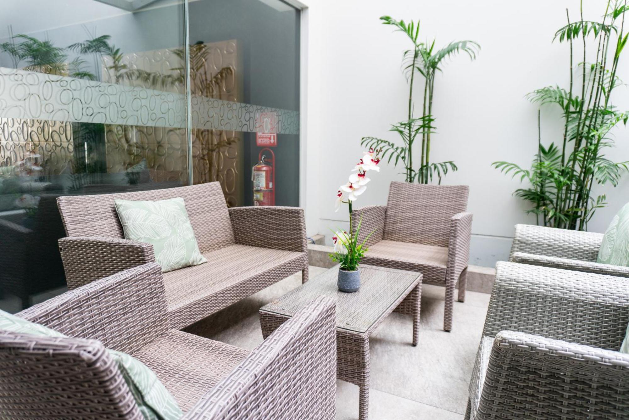 Apart Hotel Petit Palace Suites Lima Buitenkant foto