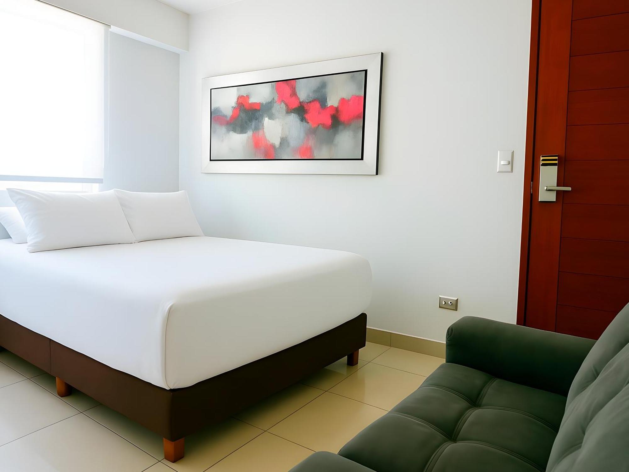 Apart Hotel Petit Palace Suites Lima Buitenkant foto