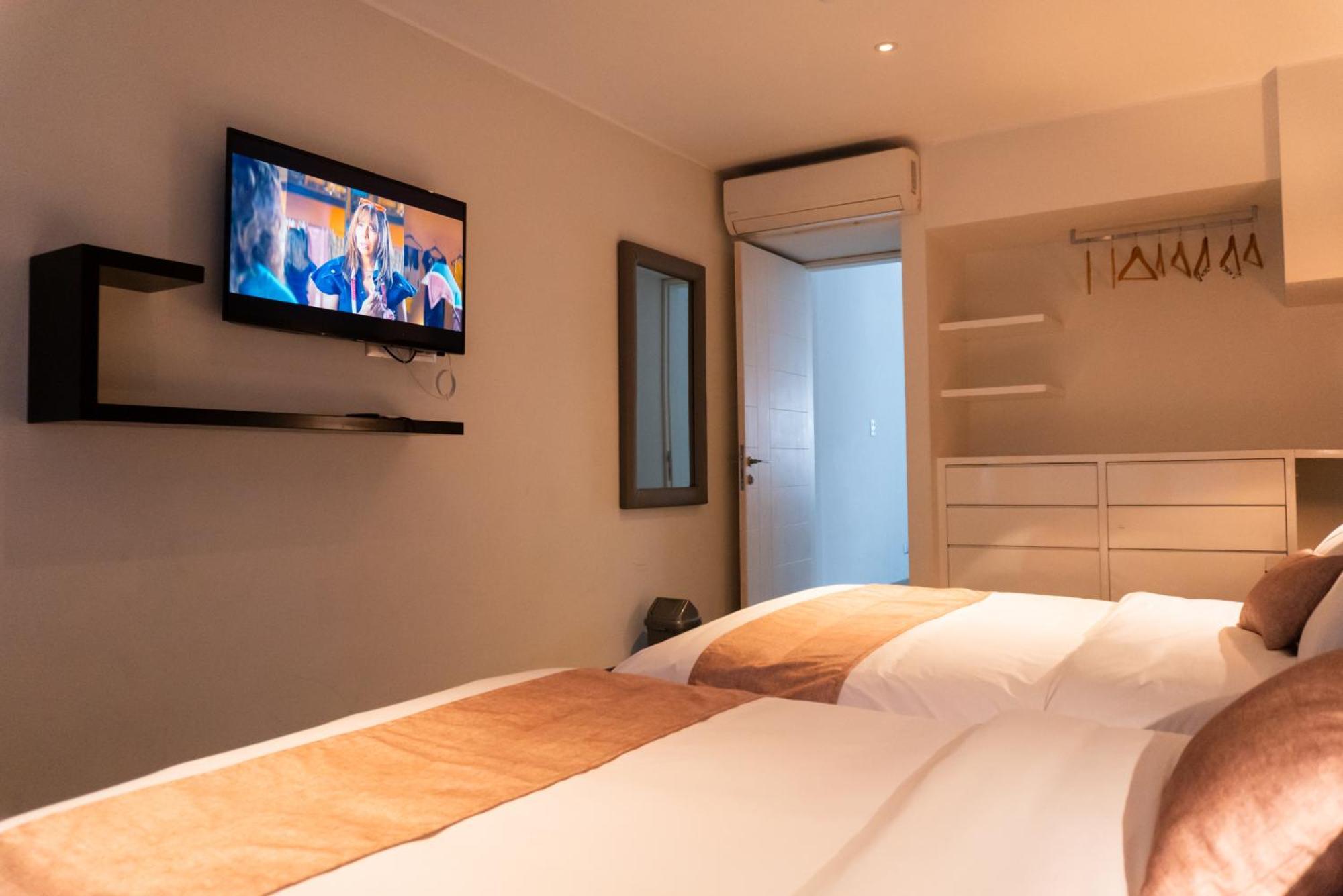 Apart Hotel Petit Palace Suites Lima Buitenkant foto