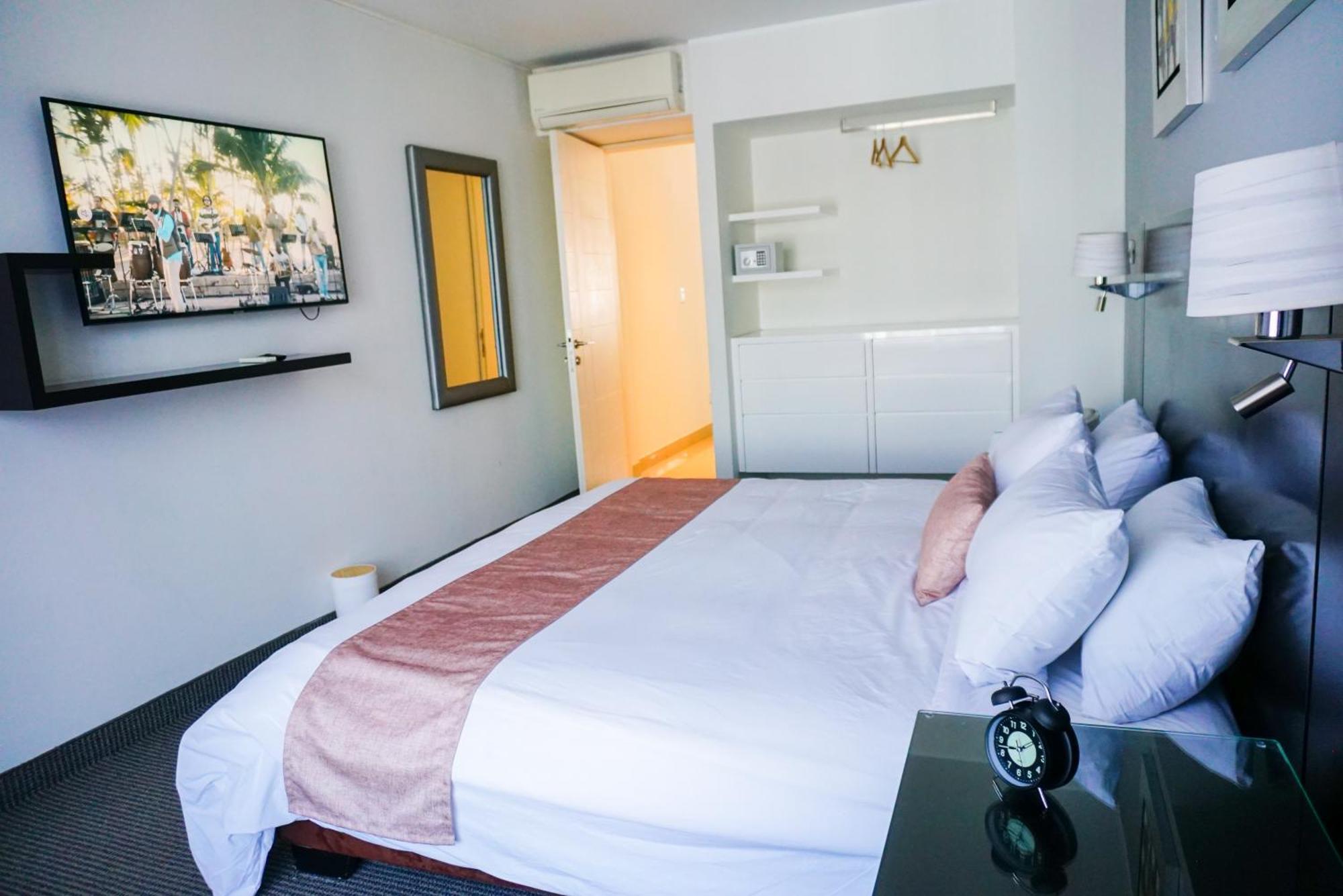 Apart Hotel Petit Palace Suites Lima Buitenkant foto