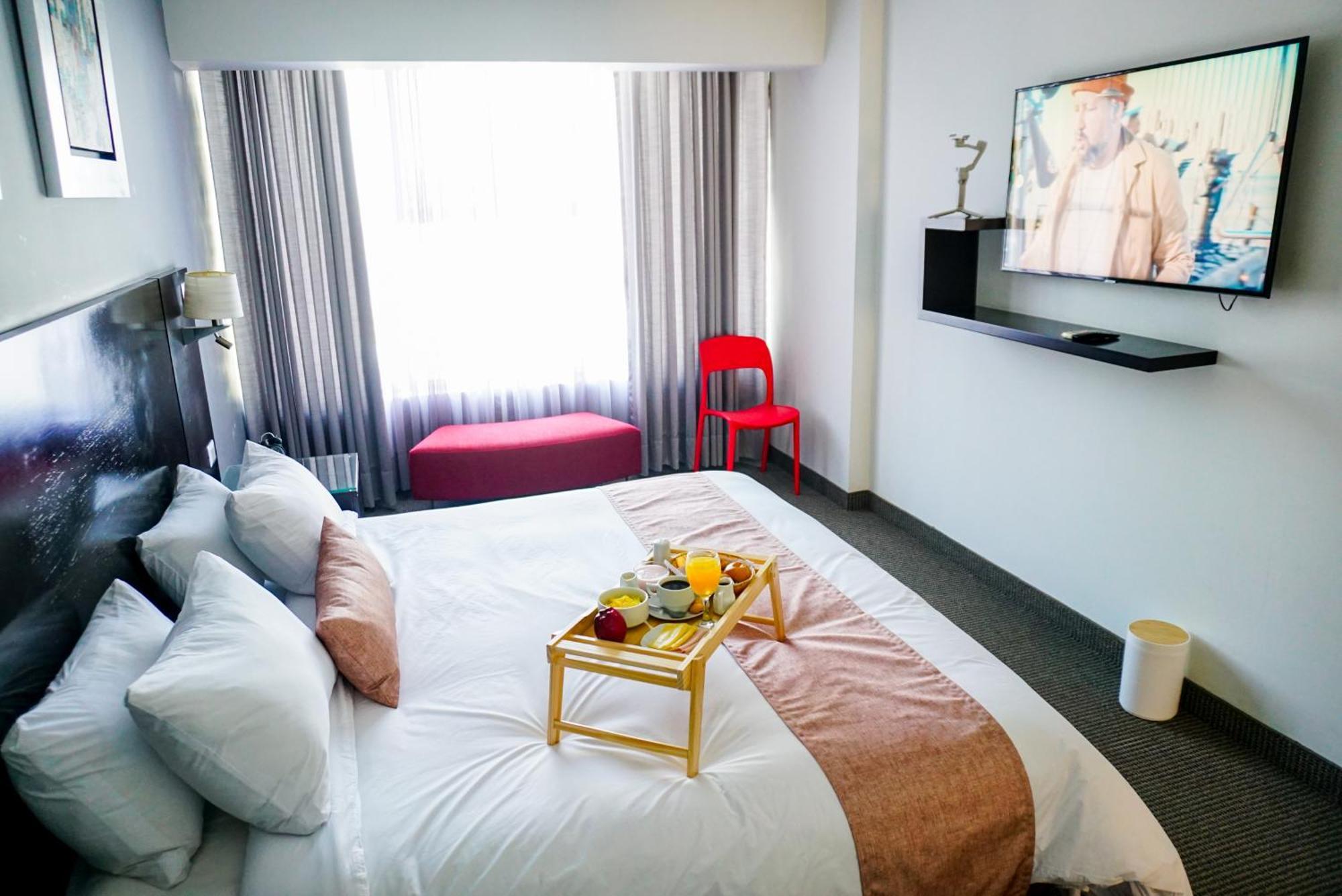 Apart Hotel Petit Palace Suites Lima Buitenkant foto